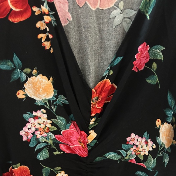 Old Navy Plus Size Floral Sleeved Dress - Picture 2 of 6